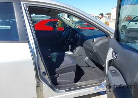 2013 Nissan Rogue S z USA, uszkodzony, nr VIN JN8AS5MT8DW553471